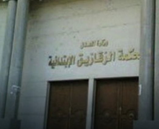 استعان بصديقه وزوجة والده لقتل والده